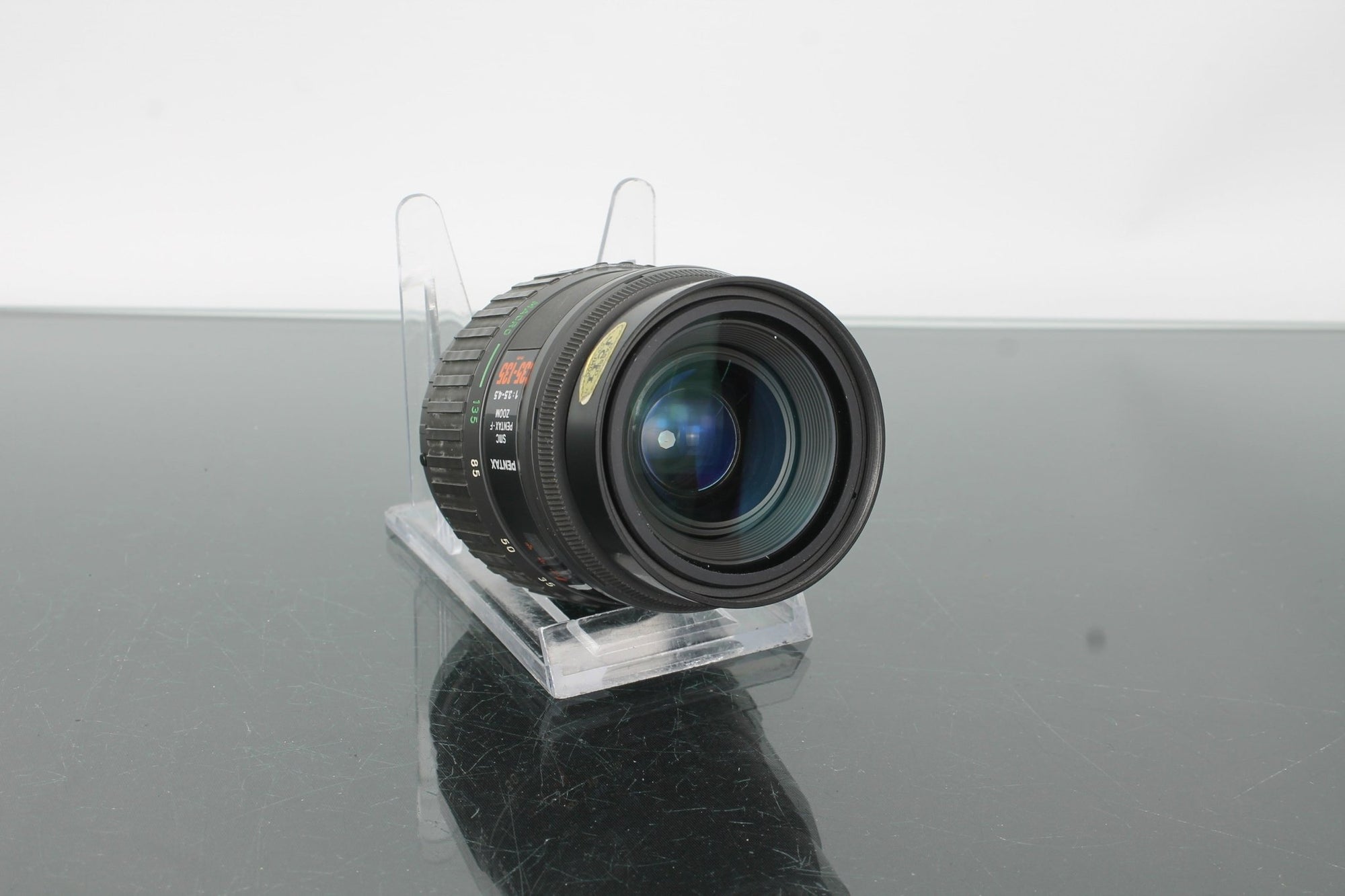 SMC Pentax - F Zoom 35 - 135 f/3.5 - 4.5 - Dutch|Thrift