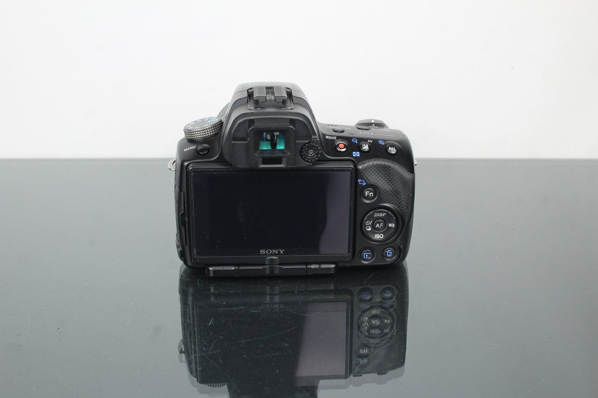 Sony A33 SLT - A33 + DT 18 - 55mm f/3.5 - 5.6 SAM lens - Dutch|Thrift