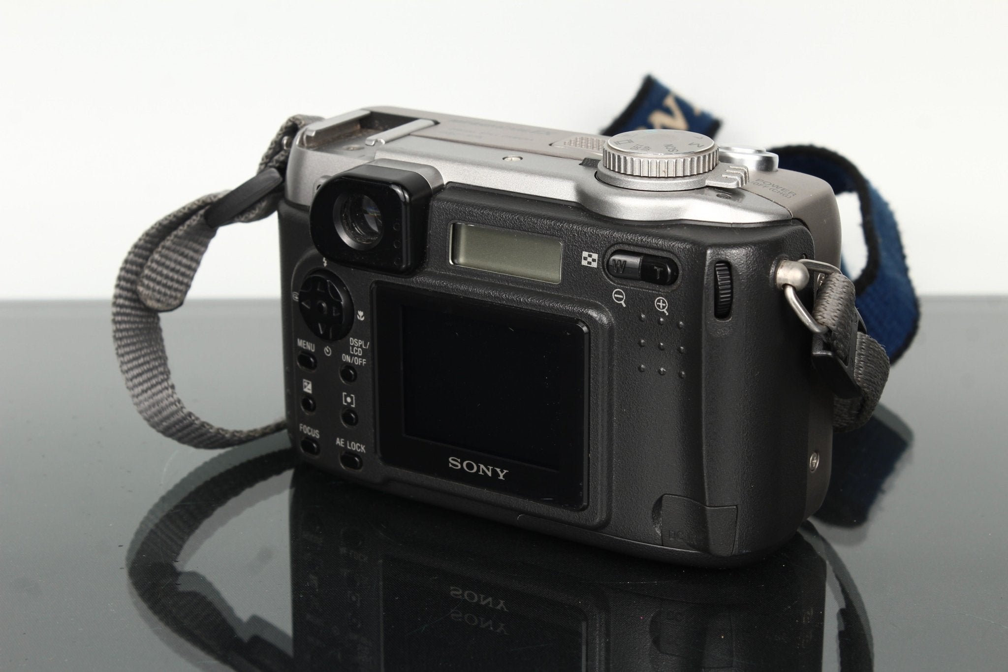Sony Cyber-shot DSC-S75 Digital Camera | Carl Zeiss Lens – Dutch