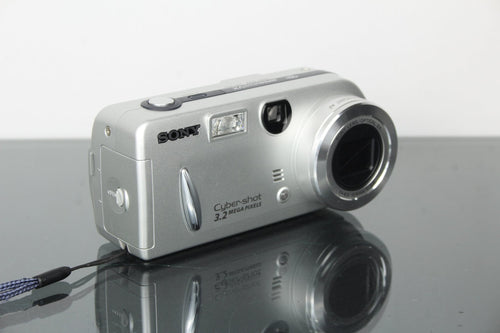 Sony Cybershot DSC - P2 - Dutch|Thrift