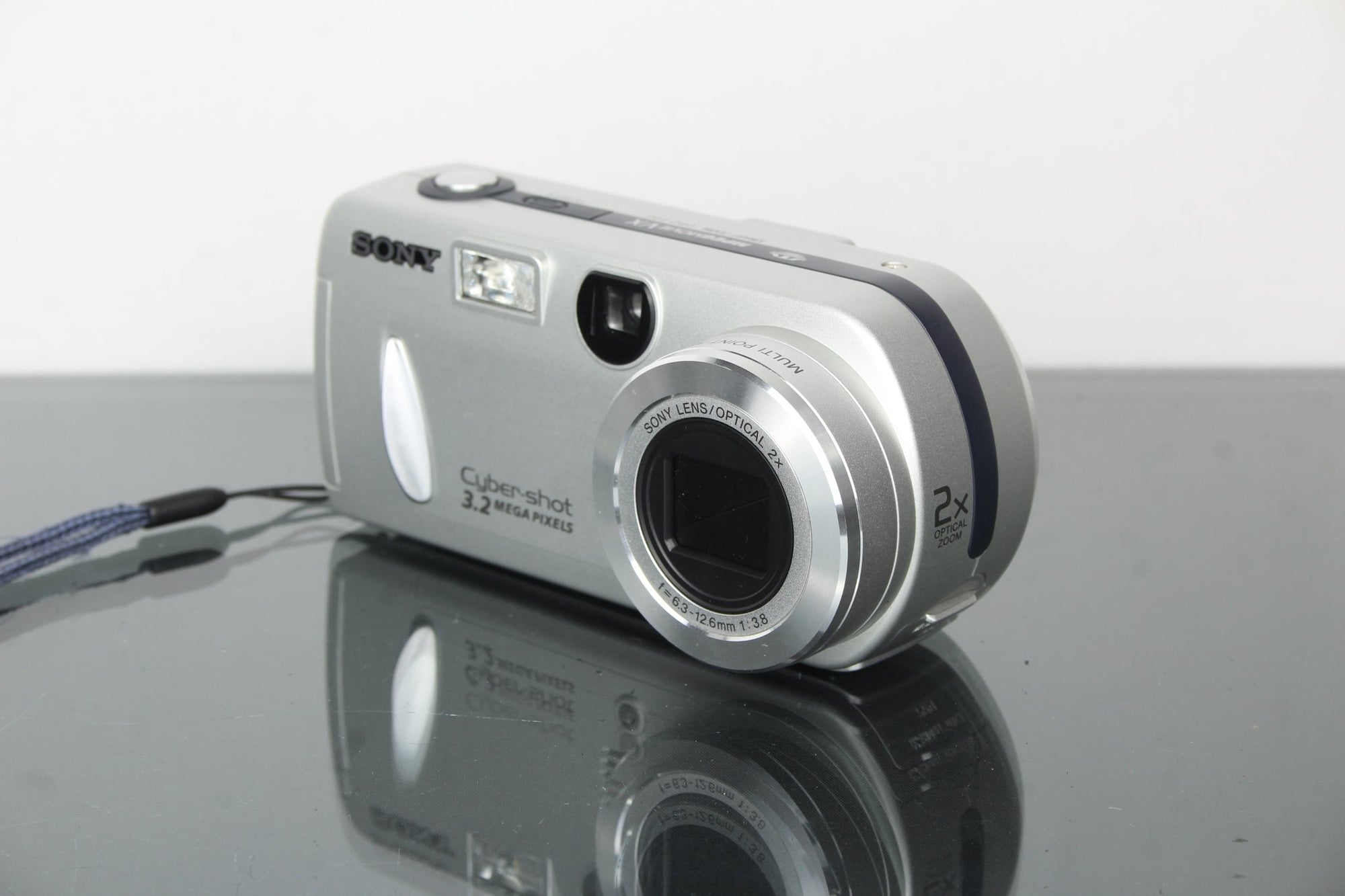 Sony Cybershot DSC - P2 - Dutch|Thrift