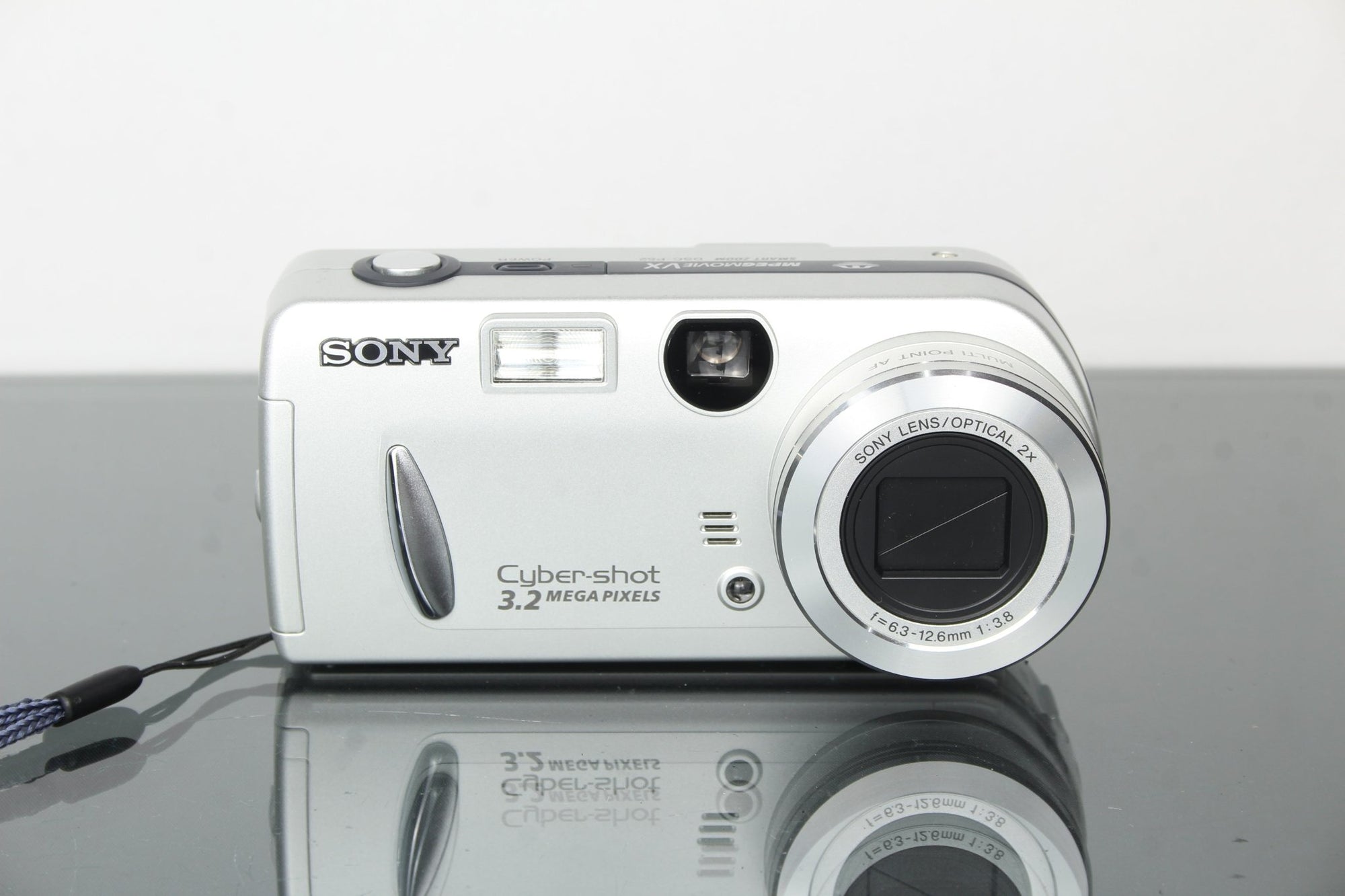 Sony Cybershot DSC - P2 - Dutch|Thrift