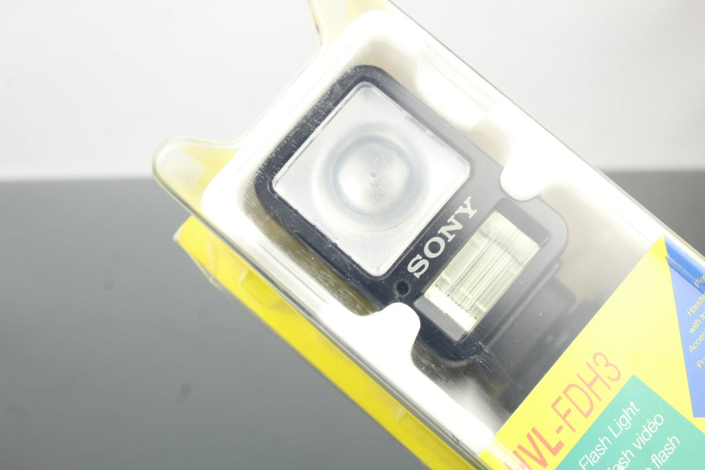 Sony HVL - FDH3 Flash + Sony VCL - DH1730 Tele Conversion lens - Dutch|Thrift