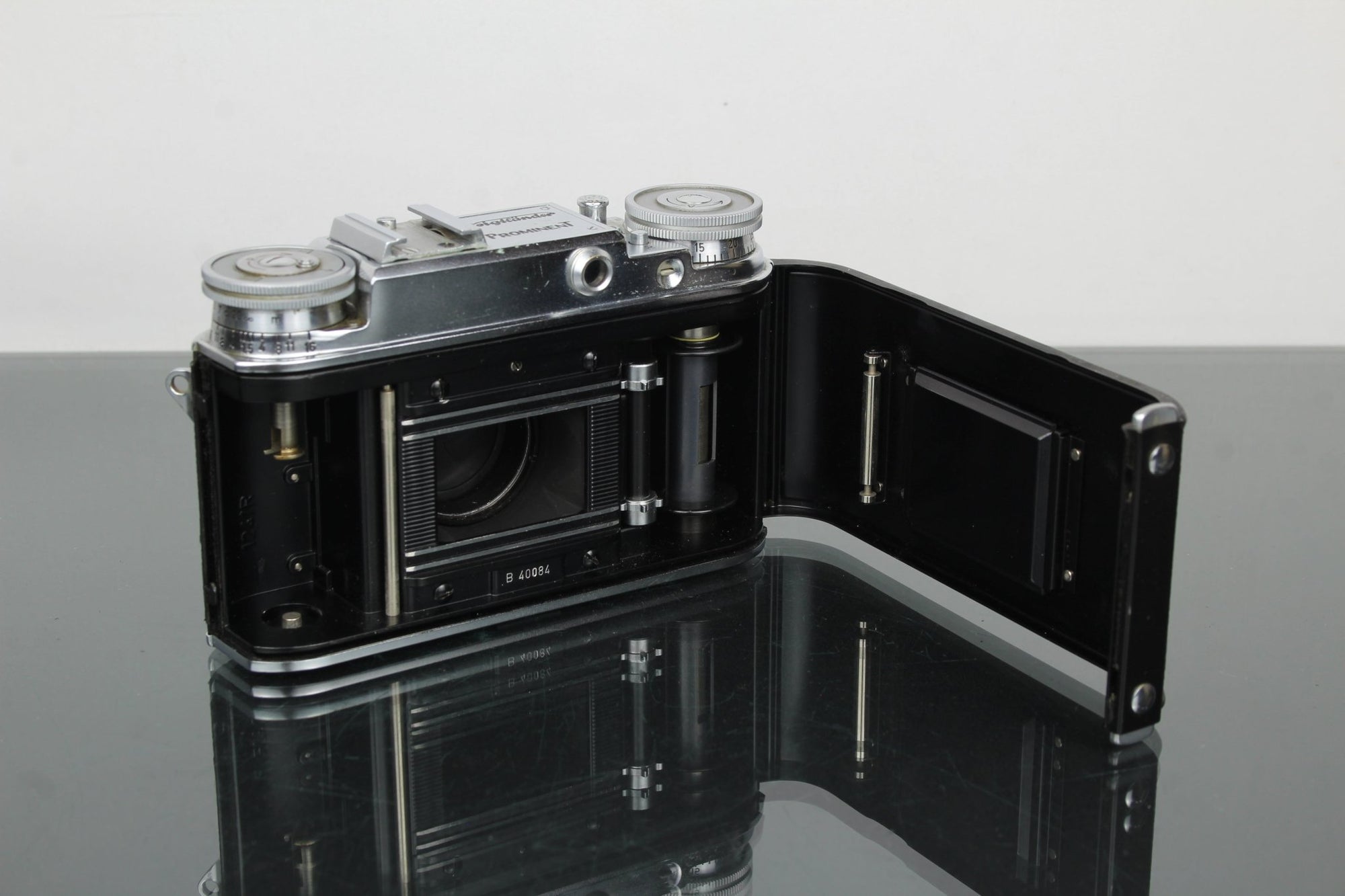 Voigtlander Prominent + 50mm f/1.5 Nokton lens - Dutch|Thrift