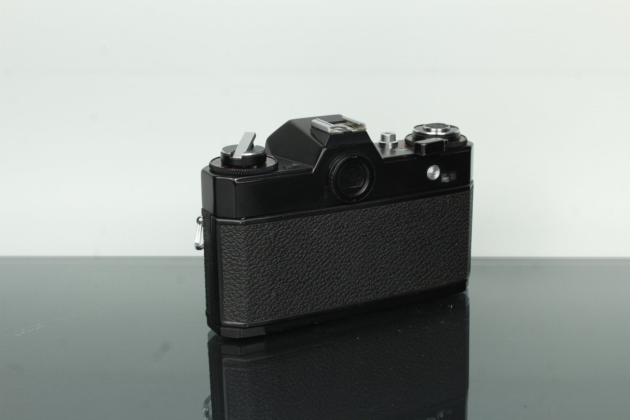Voigtländer VSL 1 Film SLR Camera + Praktica 28mm f/2.8 – Dutch|Thrift