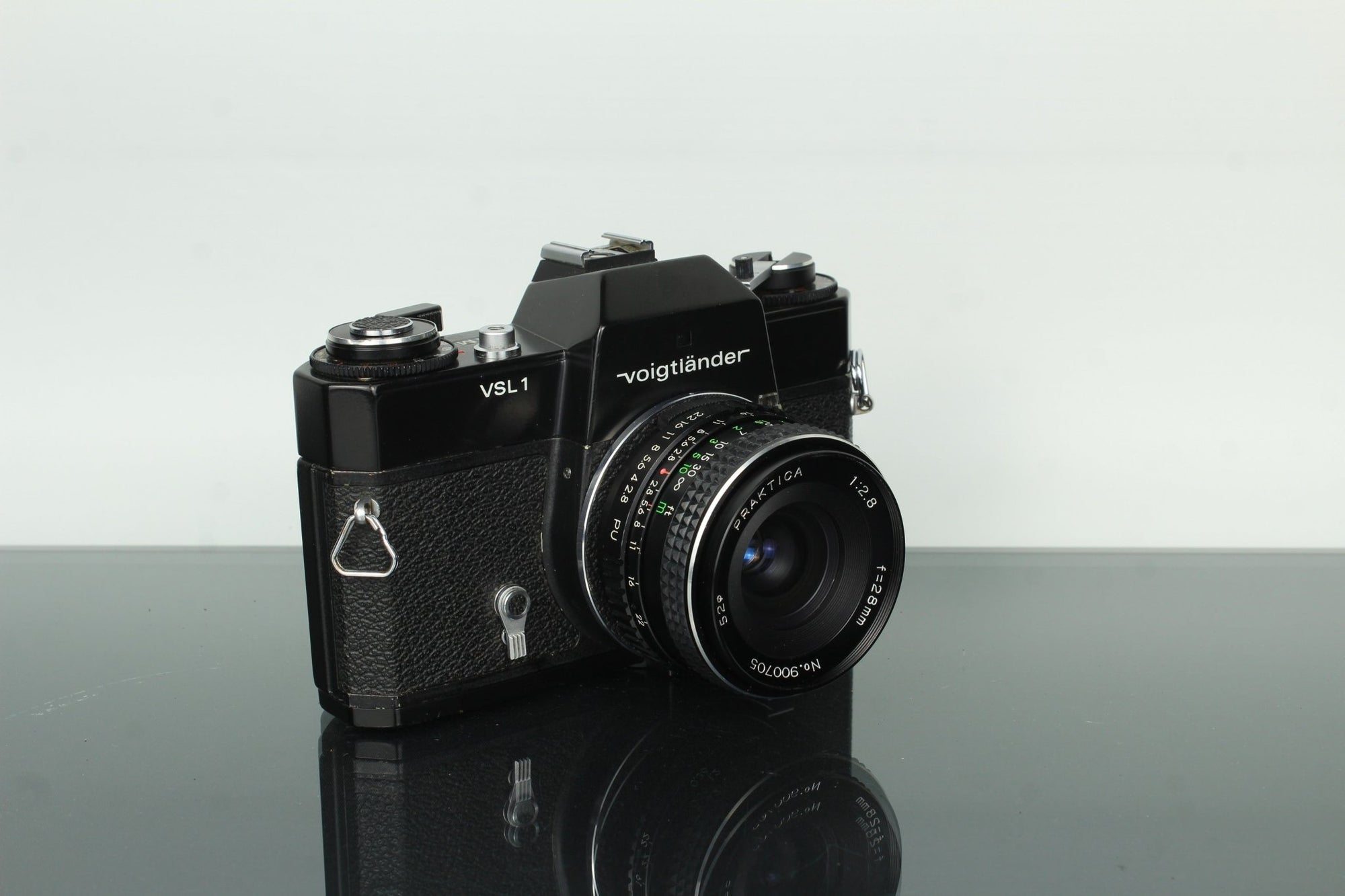 Voigtländer VSL 1 + Praktica 28mm f/2.8 - Dutch|Thrift