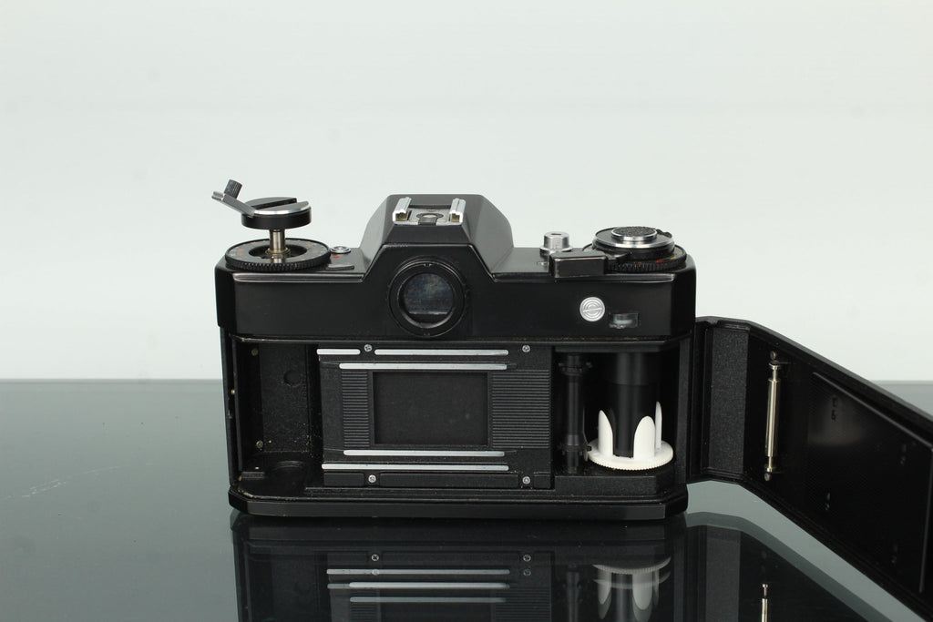 Voigtländer VSL 1 + Praktica 28mm f/2.8 - Dutch|Thrift