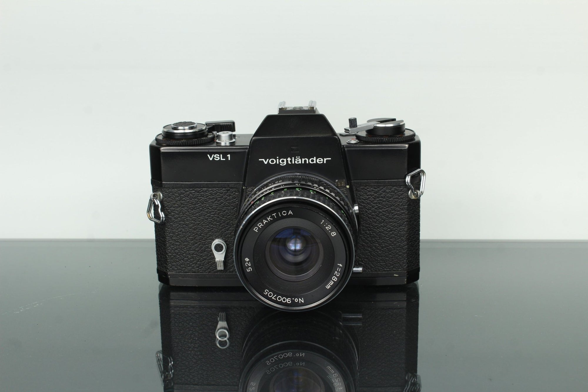 Voigtländer VSL 1 + Praktica 28mm f/2.8 - Dutch|Thrift