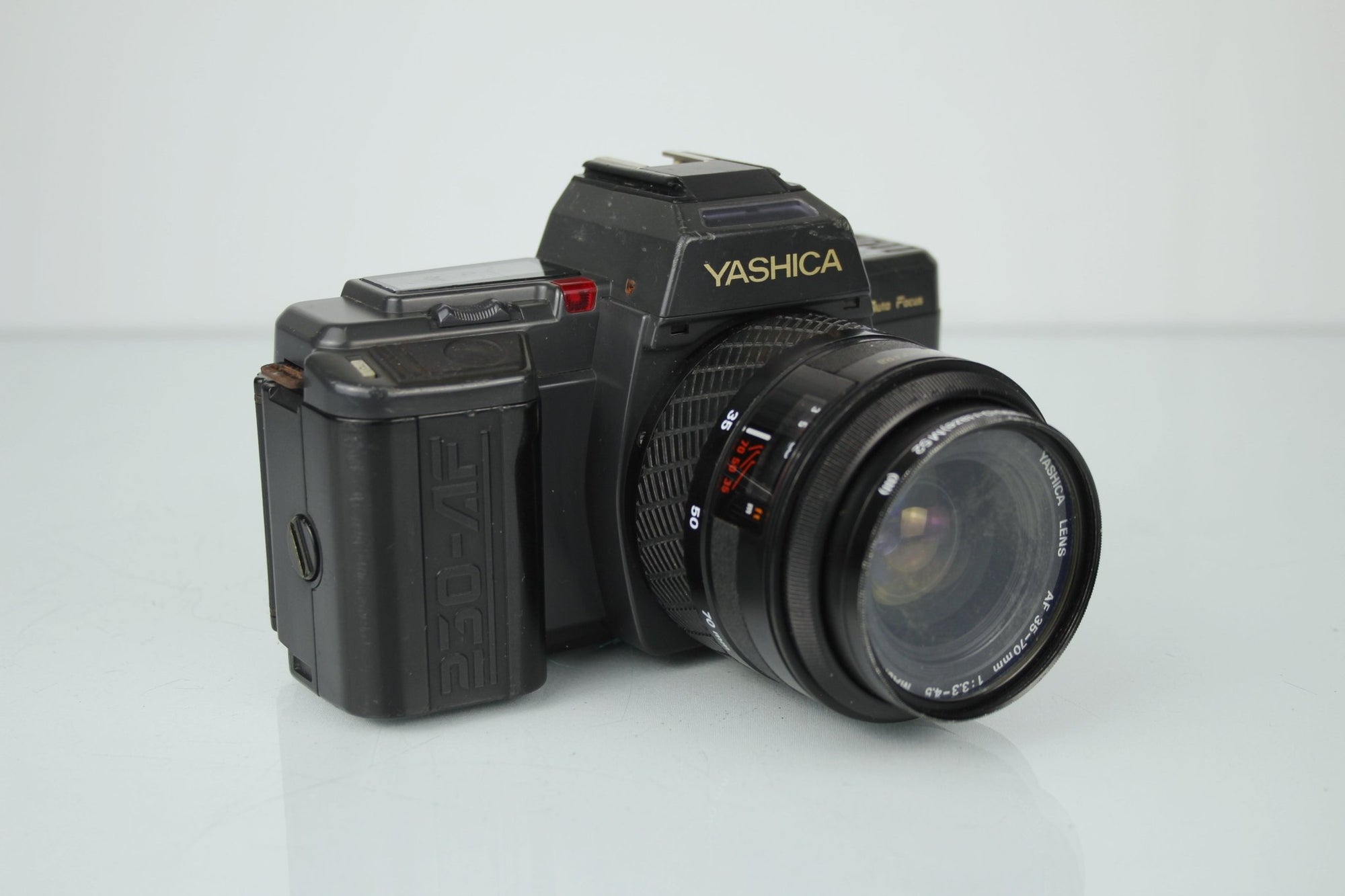 Yashica 230 AF + 35 - 70mm 1:3.3 - 4.5 - Dutch|Thrift