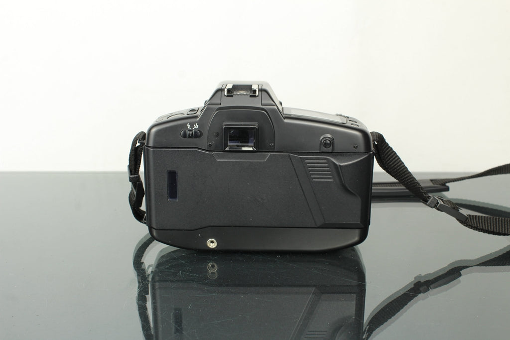 Yashica 270 + AF 35 - 70mm 1:3.3 - 4.5 lens - Dutch|Thrift