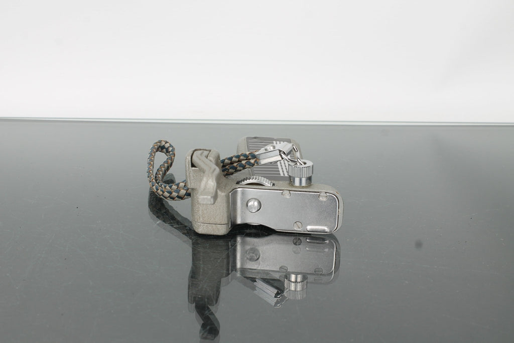 Yashica 8 - EIII - Dutch|Thrift