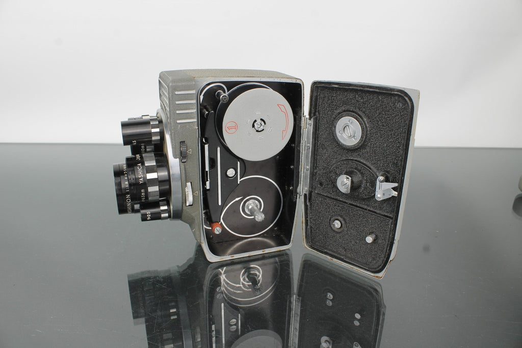 Yashica 8 - EIII - Dutch|Thrift