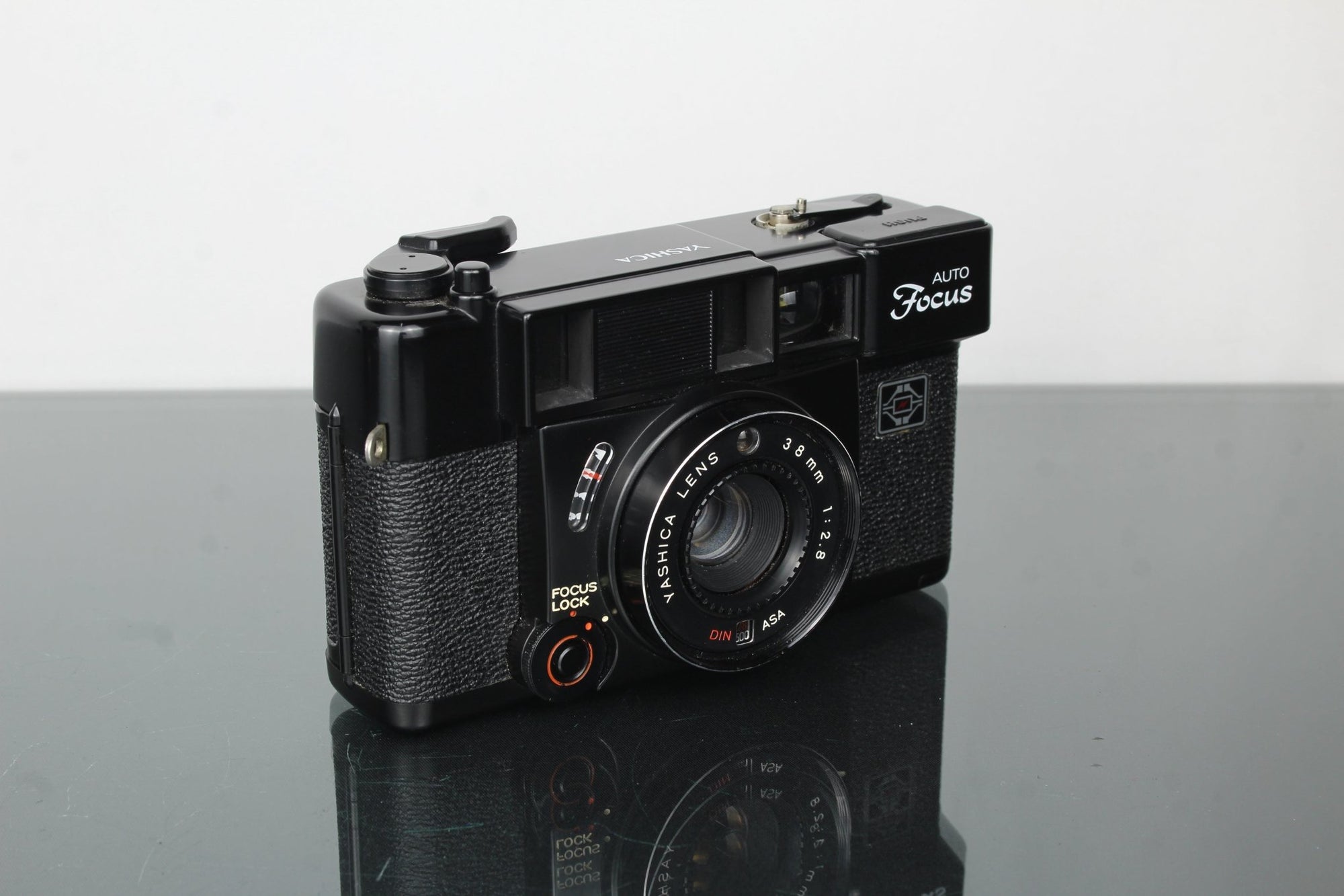 Yashica Auto Focus - Dutch|Thrift