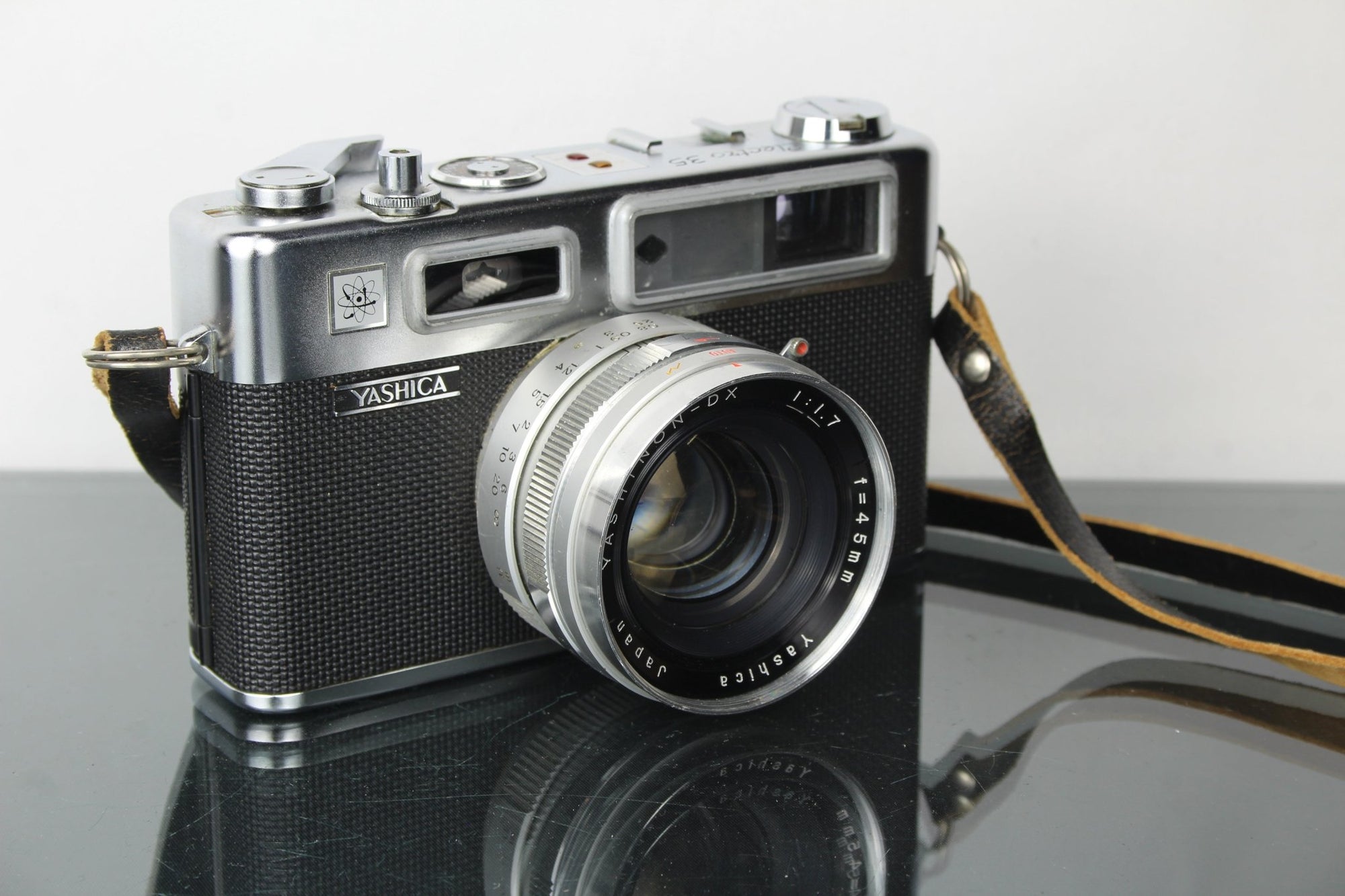 Yashica Electro 35 - Dutch|Thrift