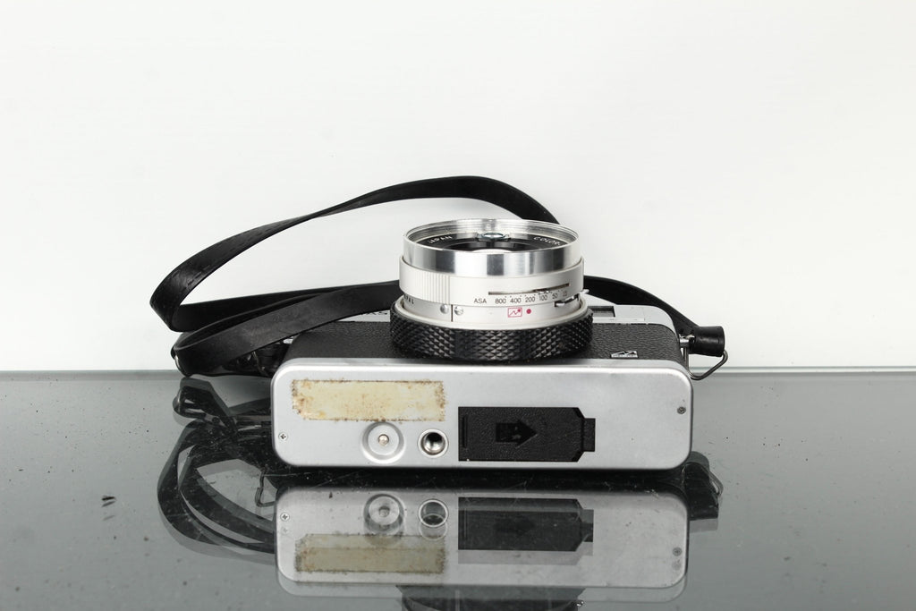 Yashica Electro 35 GX + Color Yashinon DX 40mm f/1.7 - Dutch|Thrift