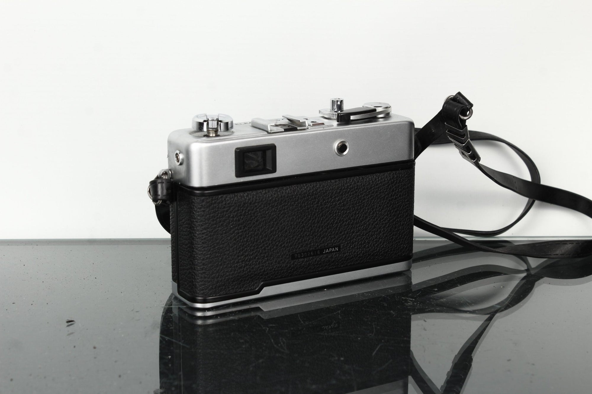 Yashica Electro 35 GX + Color Yashinon DX 40mm f/1.7 - Dutch|Thrift