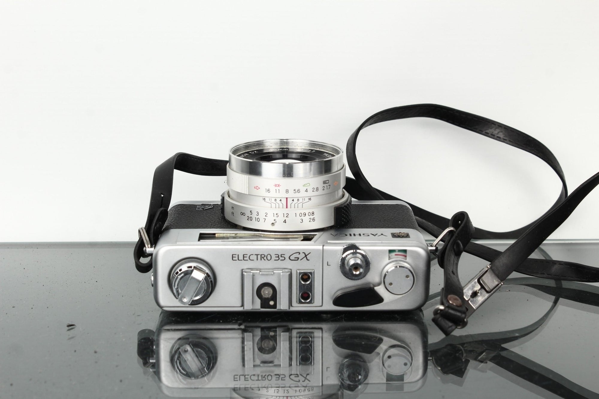 Yashica Electro 35 GX + Color Yashinon DX 40mm f/1.7 - Dutch|Thrift