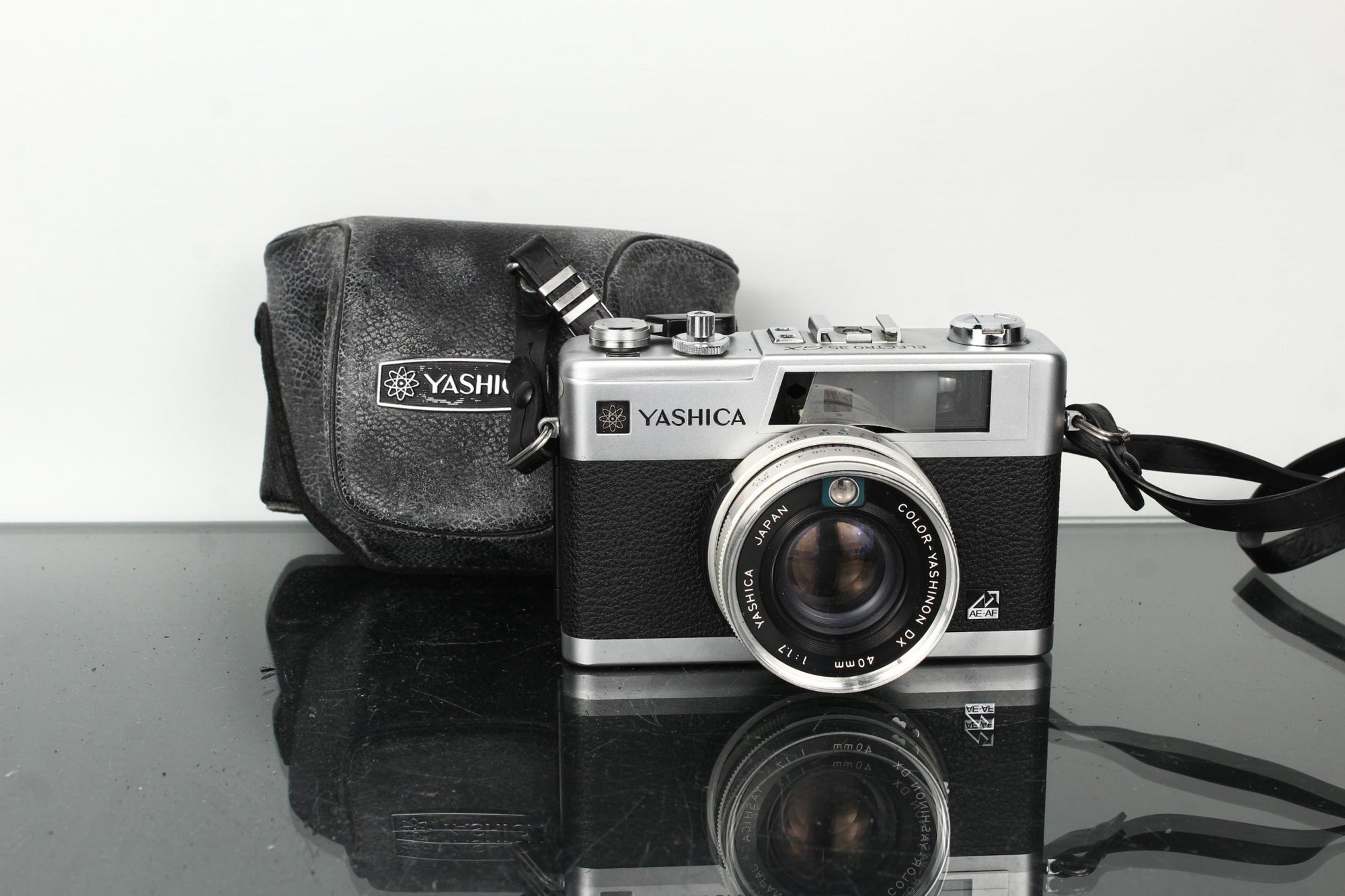 Yashica Electro 35 GX + Color Yashinon DX 40mm f/1.7 - Dutch|Thrift