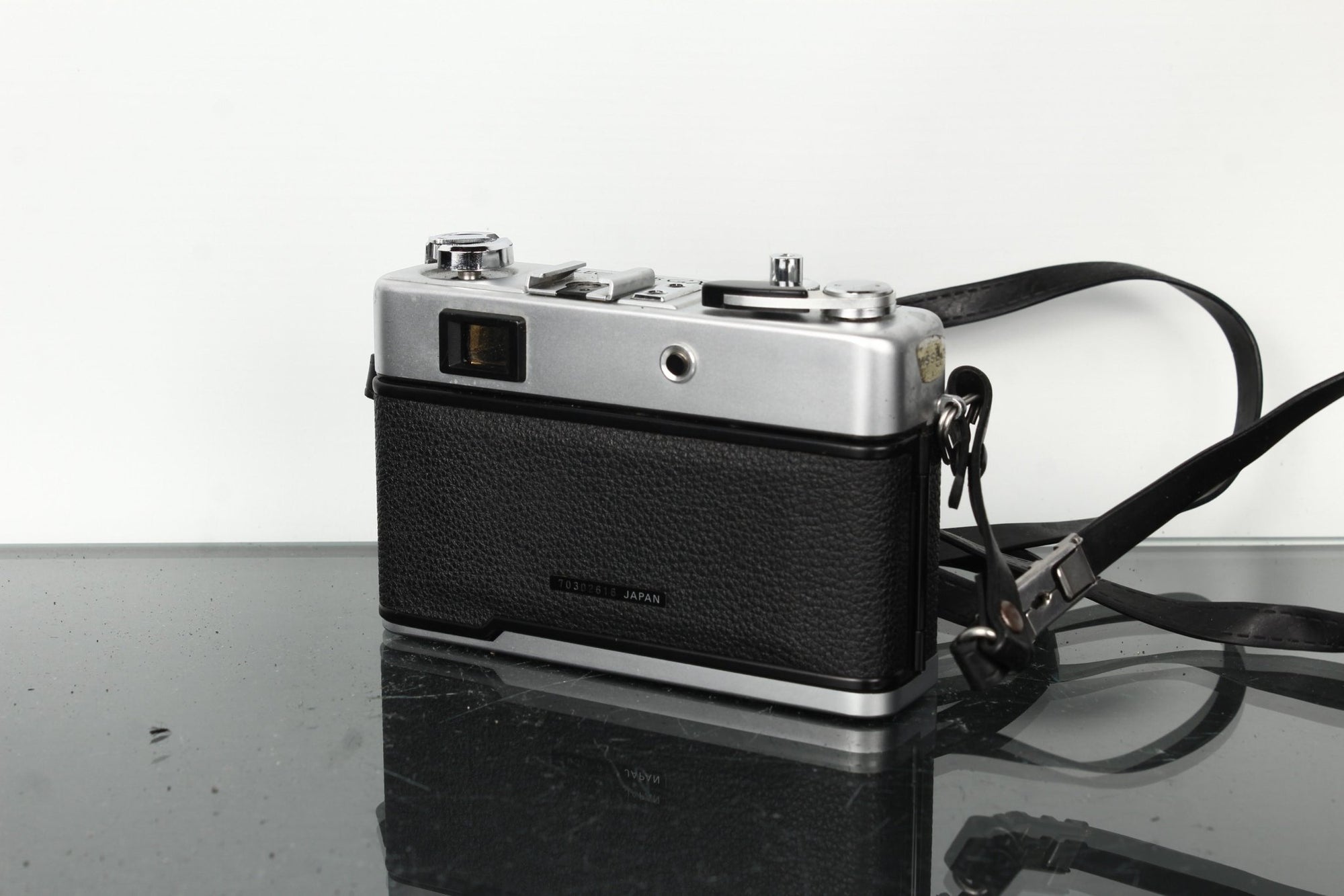 Yashica Electro 35 GX + Color Yashinon DX 40mm f/1.7 - Dutch|Thrift