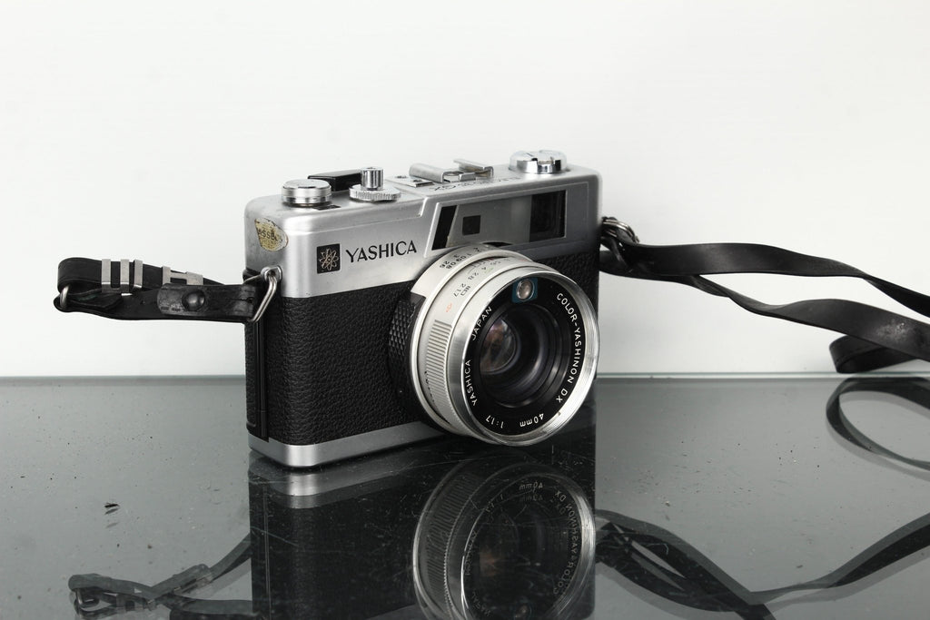 Yashica Electro 35 GX + Color Yashinon DX 40mm f/1.7 - Dutch|Thrift