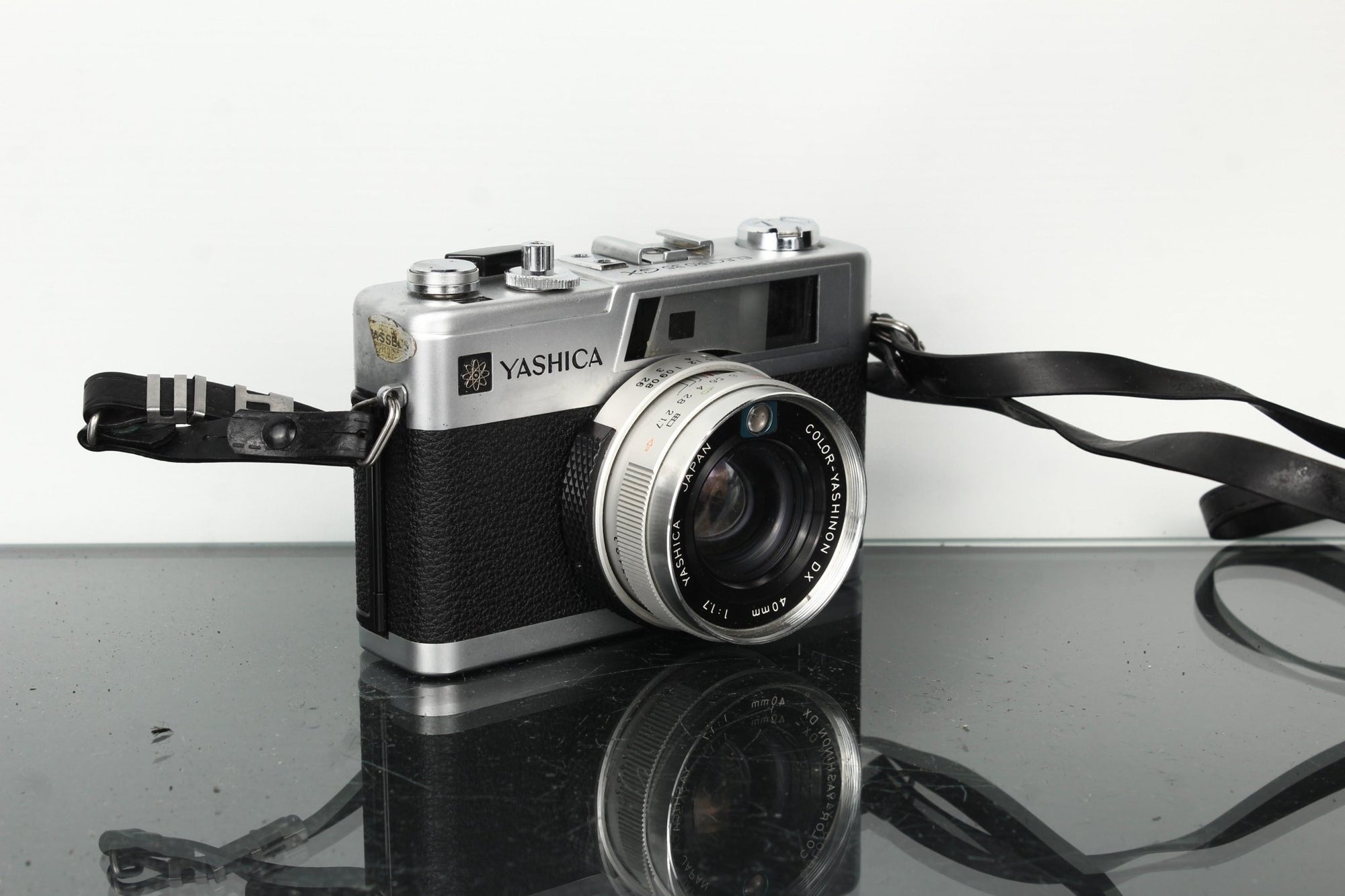 Yashica Electro 35 GX + Color Yashinon DX 40mm f/1.7 - Dutch|Thrift