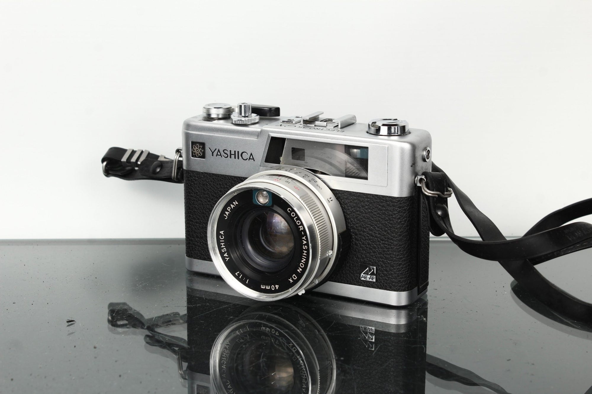 Yashica Electro 35 GX + Color Yashinon DX 40mm f/1.7 - Dutch|Thrift