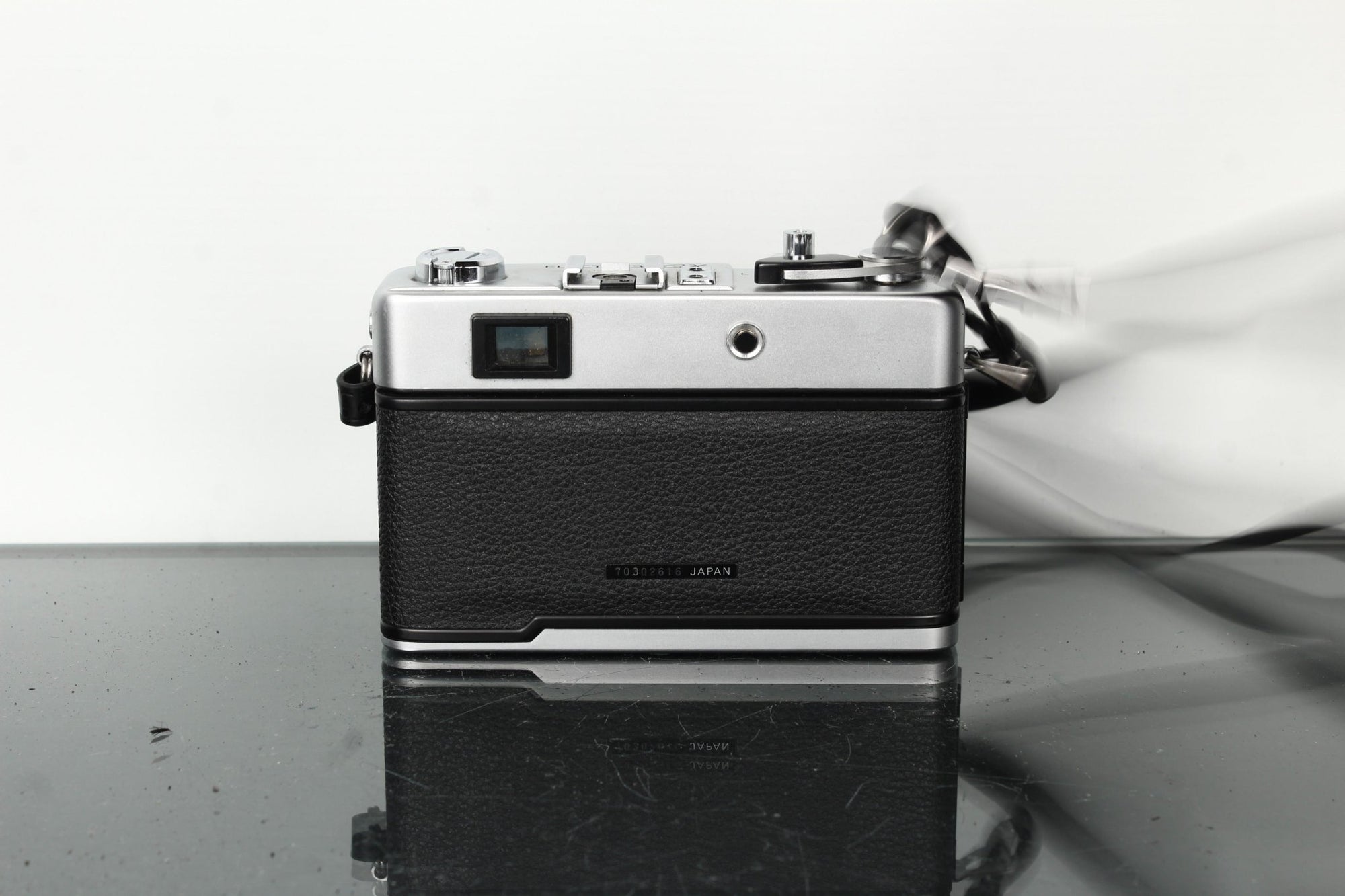 Yashica Electro 35 GX + Color Yashinon DX 40mm f/1.7 - Dutch|Thrift