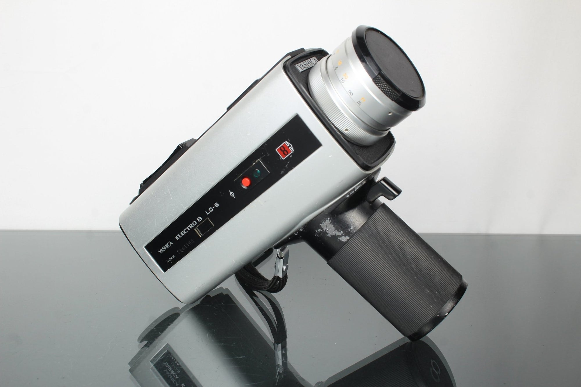 Yashica Electro 8 LD - 6 - Dutch|Thrift