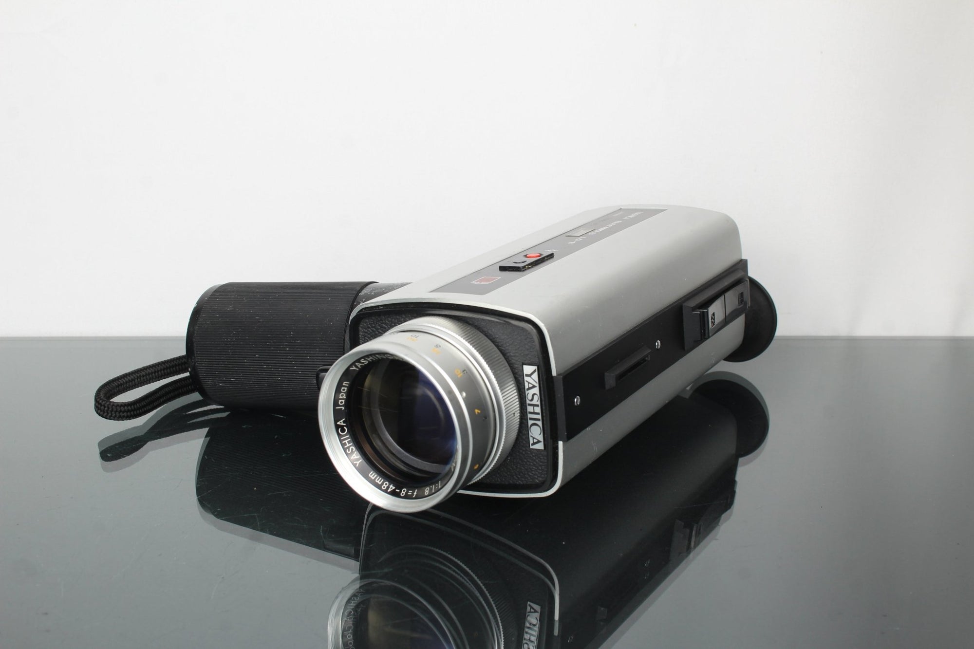 Yashica Electro 8 LD - 6 - Dutch|Thrift