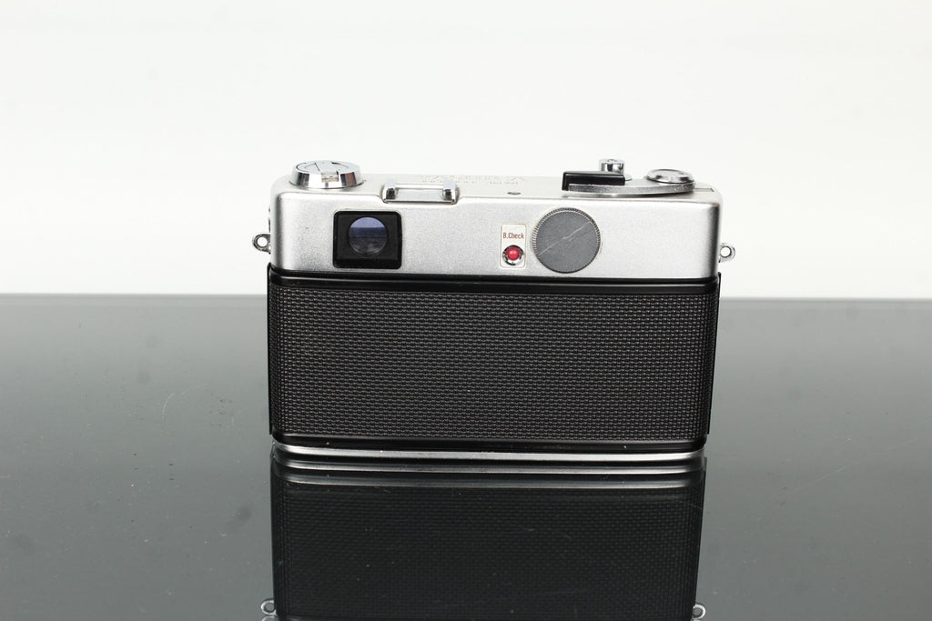 Yashica Electro M5 + Yashinon 1:2.8 45mm - Dutch|Thrift