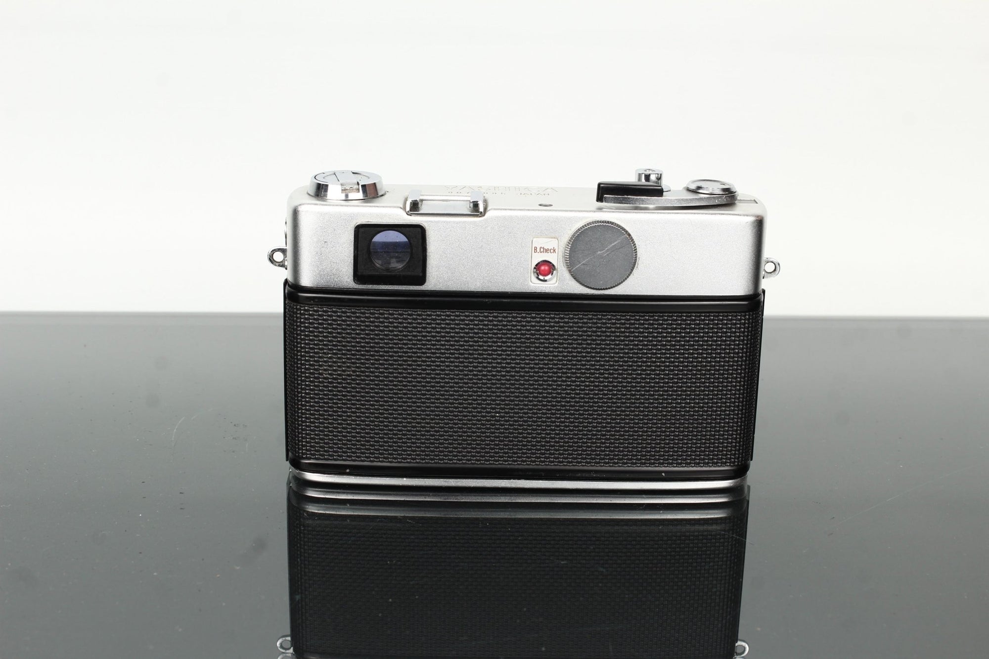 Yashica Electro M5 + Yashinon 1:2.8 45mm - Dutch|Thrift