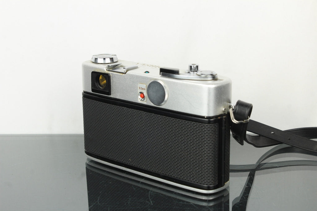 Yashica Electro M5 + Yashinon 1:2.8 45mm - Dutch|Thrift