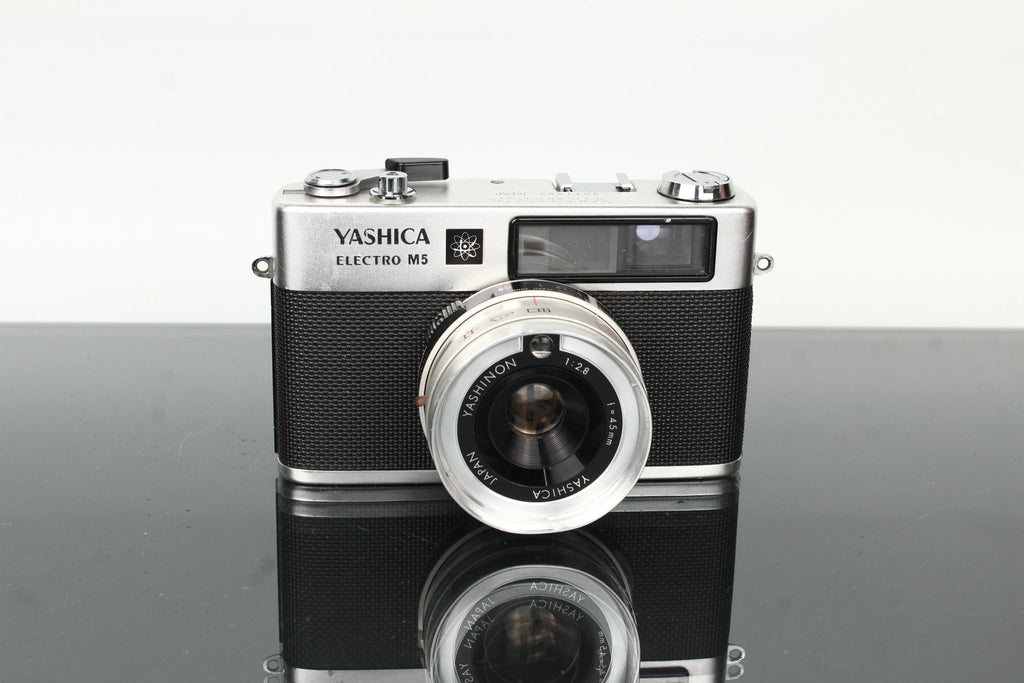 Yashica Electro M5 + Yashinon 1:2.8 45mm - Dutch|Thrift