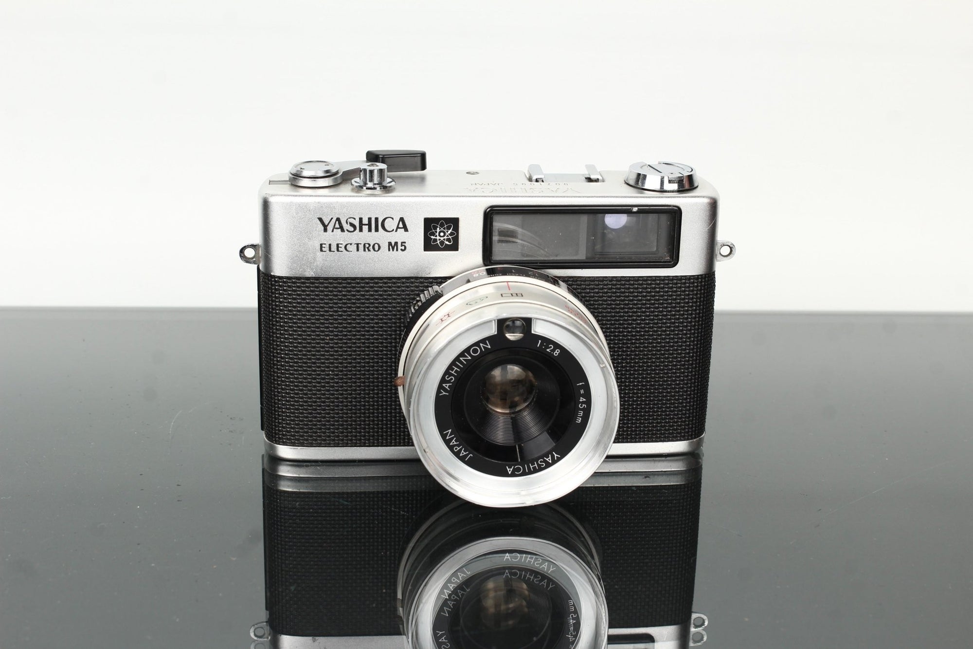 Yashica Electro M5 + Yashinon 1:2.8 45mm - Dutch|Thrift