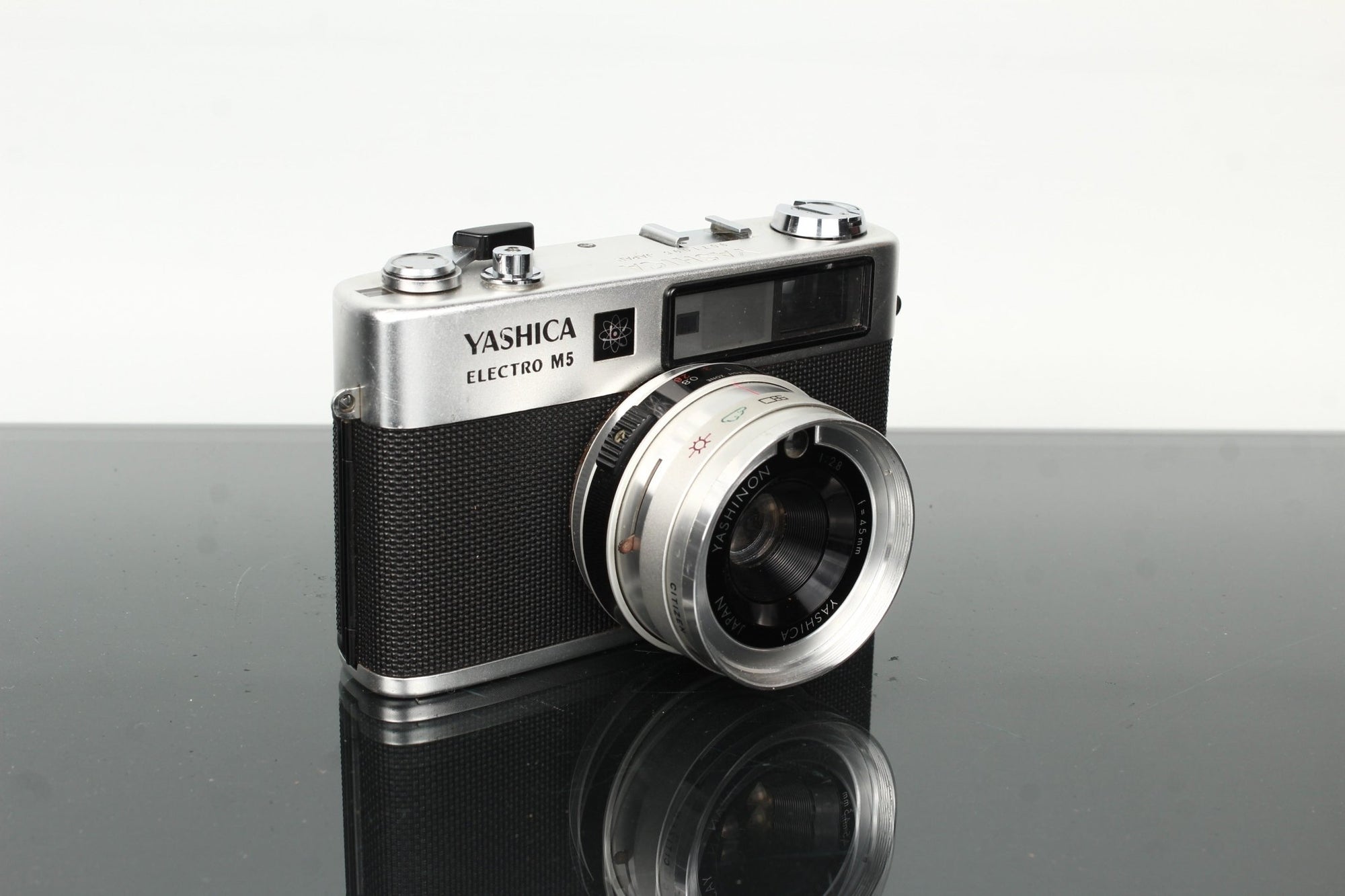 Yashica Electro M5 + Yashinon 1:2.8 45mm - Dutch|Thrift