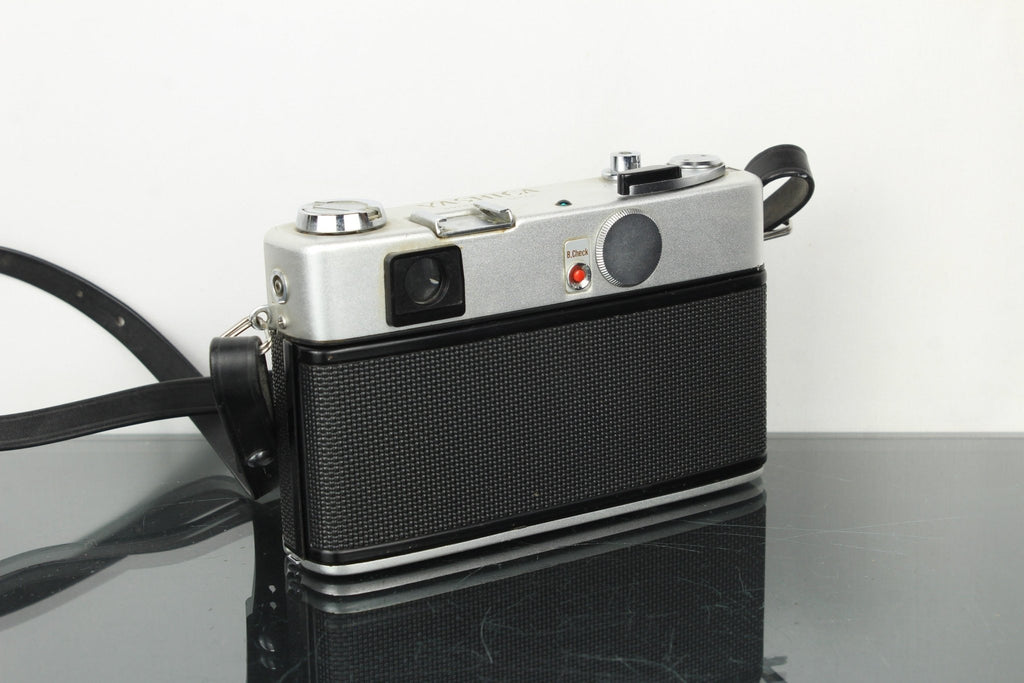 Yashica Electro M5 + Yashinon 1:2.8 45mm - Dutch|Thrift