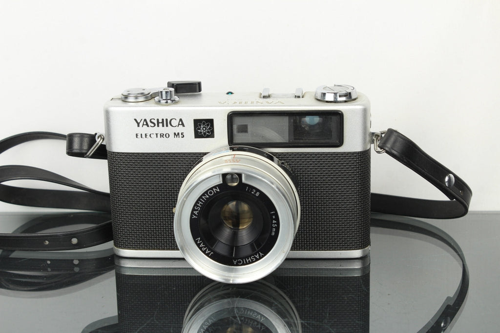 Yashica Electro M5 + Yashinon 1:2.8 45mm - Dutch|Thrift