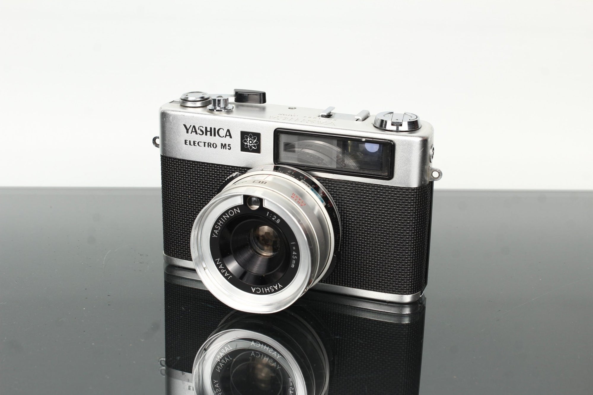 Yashica Electro M5 + Yashinon 1:2.8 45mm - Dutch|Thrift