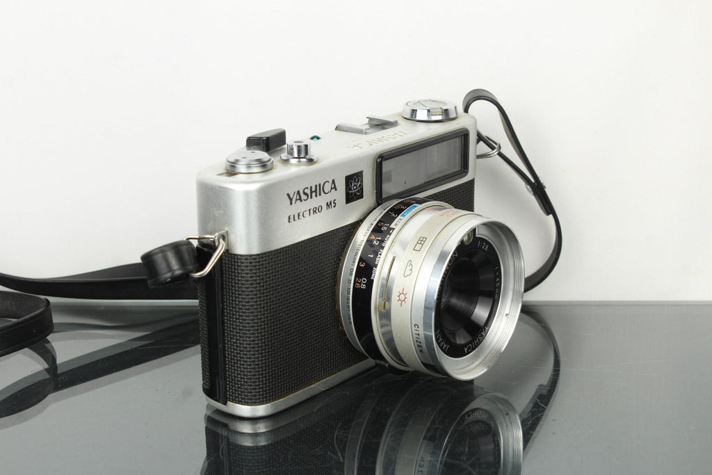Yashica Electro M5 + Yashinon 1:2.8 45mm - Dutch|Thrift