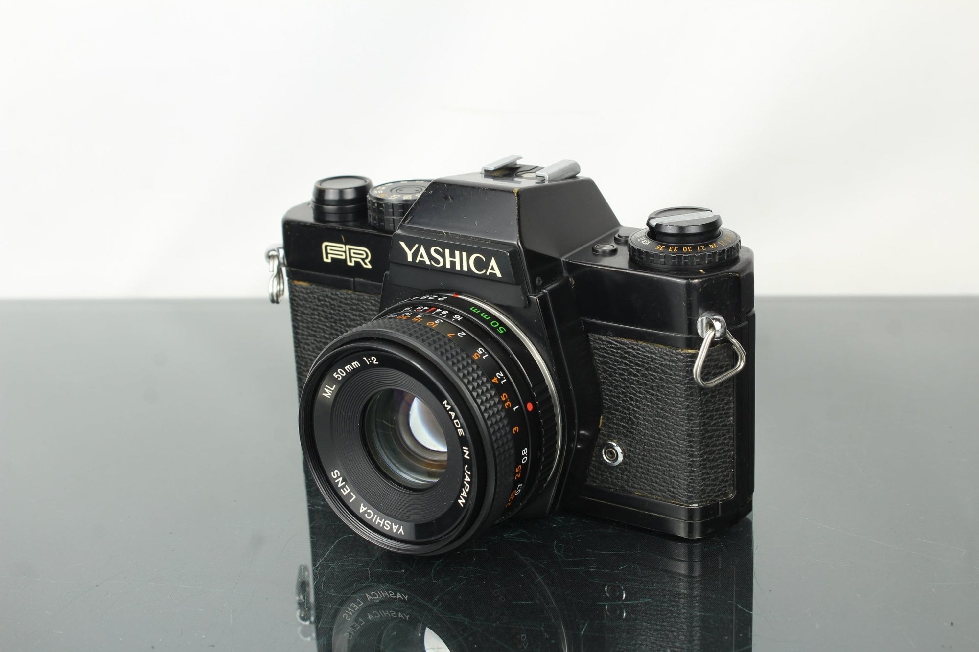 Yashica FR + 50mm 1:2 Yashica ML lens - Dutch|Thrift