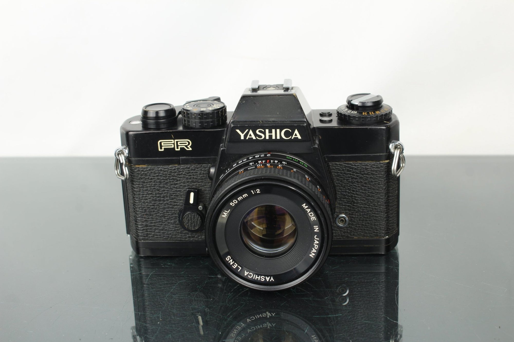 Yashica FR + 50mm 1:2 Yashica ML lens - Dutch|Thrift
