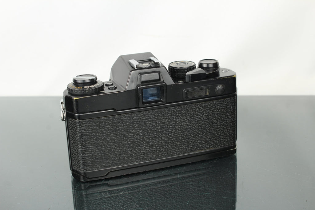 Yashica FR + 50mm 1:2 Yashica ML lens - Dutch|Thrift