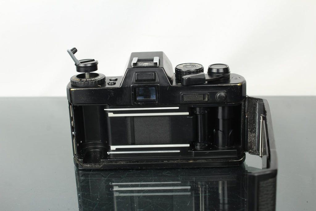 Yashica FR + 50mm 1:2 Yashica ML lens - Dutch|Thrift