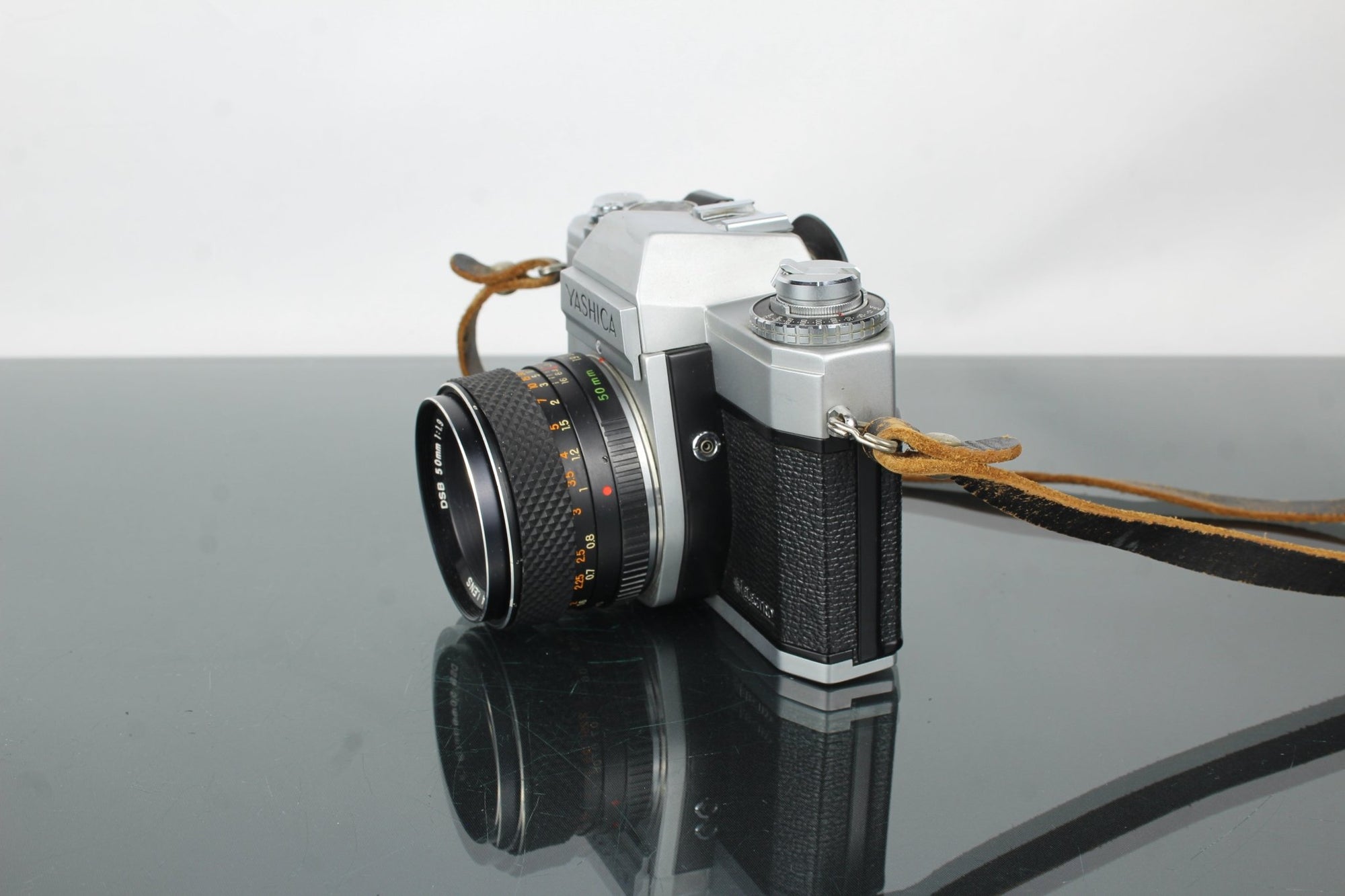 Yashica FX - 1 + DSB 50mm 1:1.9 lens - Dutch|Thrift