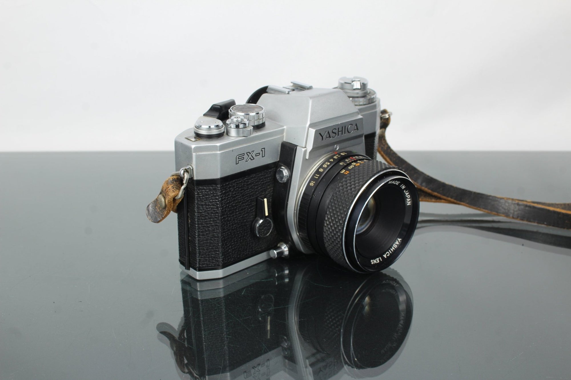 Yashica FX - 1 + DSB 50mm 1:1.9 lens - Dutch|Thrift