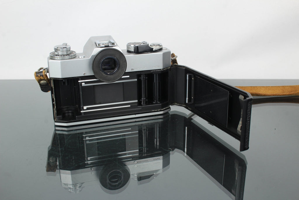 Yashica FX - 1 + DSB 50mm 1:1.9 lens - Dutch|Thrift