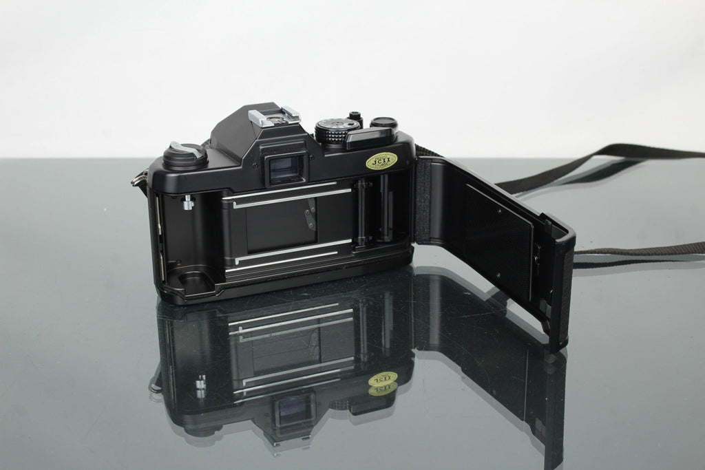 Yashica FX - 3 Super 2000 + 50mm 1.9 Yashica ML lens (Contax/Yashica mount) - Dutch|Thrift