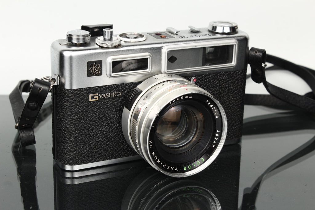 Yashica G Electro 35 + Color - Yashinon DX 45mm f/1.7 - Dutch|Thrift