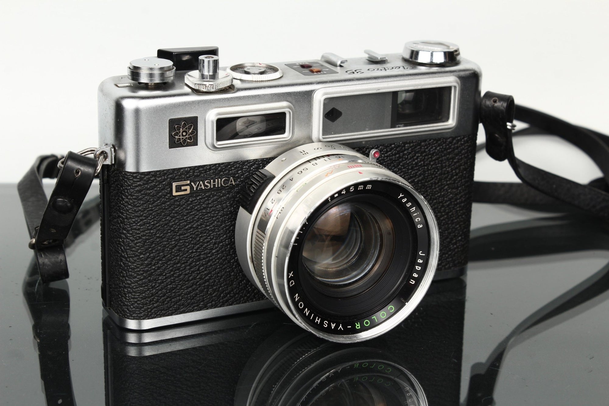 Yashica G Electro 35 + Color - Yashinon DX 45mm f/1.7 - Dutch|Thrift