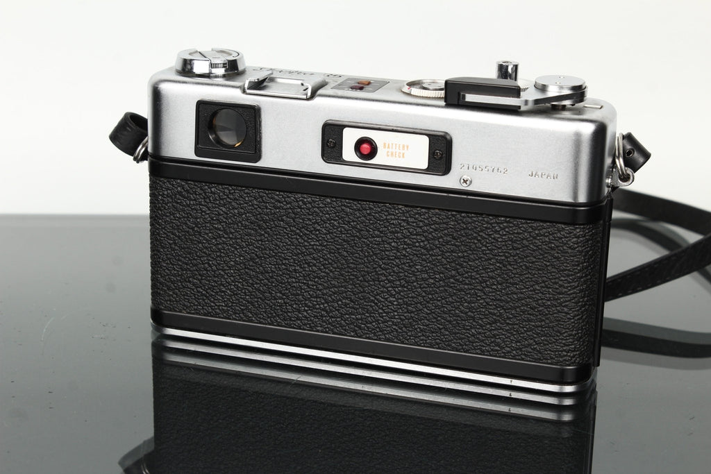 Yashica G Electro 35 + Color - Yashinon DX 45mm f/1.7 - Dutch|Thrift